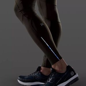 Lululemon Men’s Surge Running Tight 28" in Black Sz XL